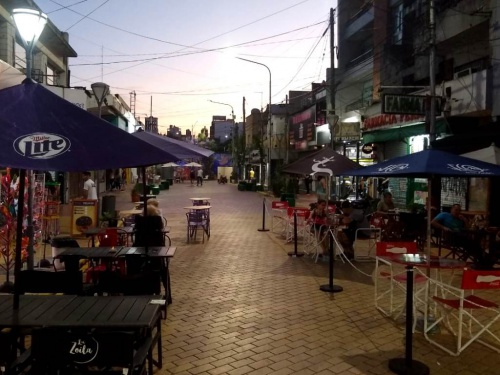 Proponen que Castelar tenga un paseo gastronómico peatonal